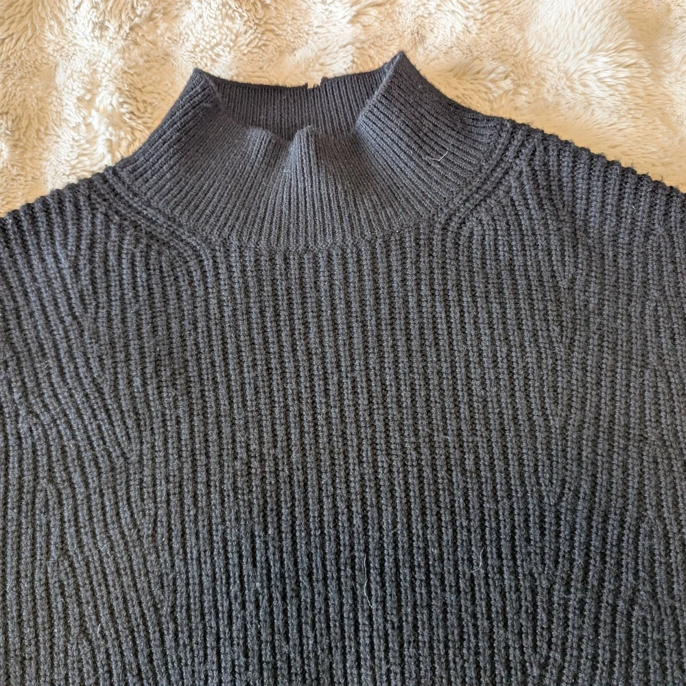Banana Republic Charcoal Turtleneck Sweater - Picture 3 of 7
